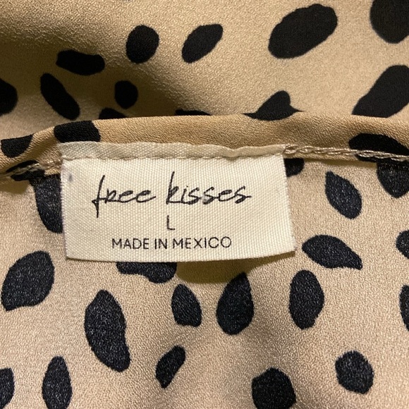FREE KISSES SHIRT - Picture 3 of 7